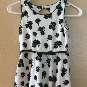 Girl’s black and white dress